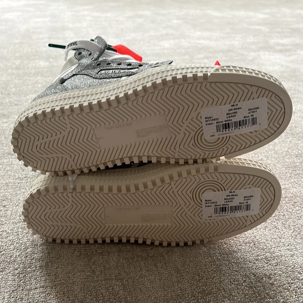 NWT Off-White
Off-Court 3.0 glitter high-top sneakers Women Size 36 - Picture 8 of 11